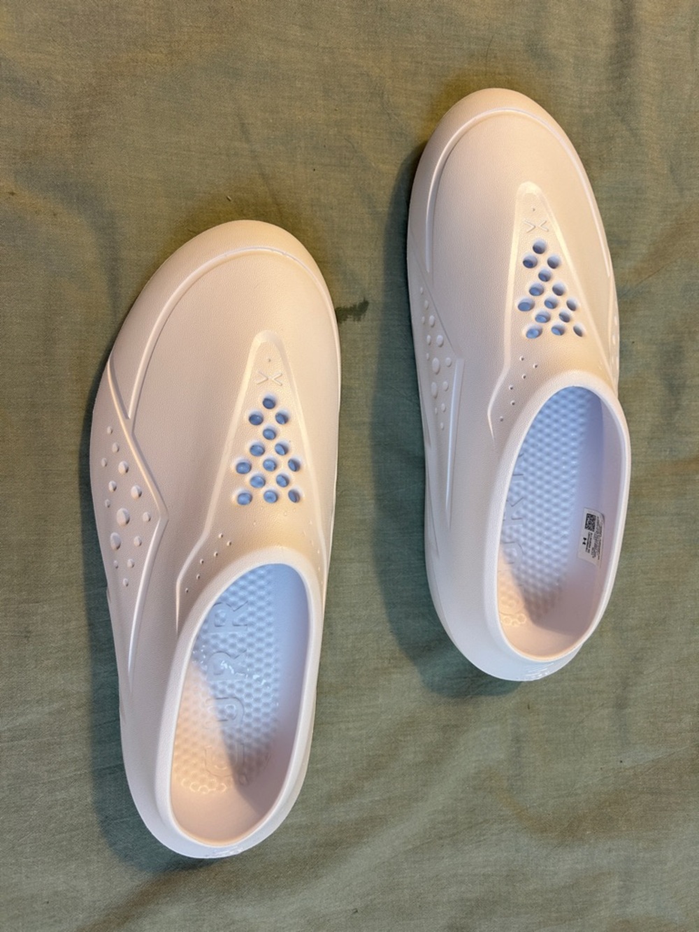 Under Armour Curry White Slip-On Water-Friendly Shoes - Picture 4 of 6